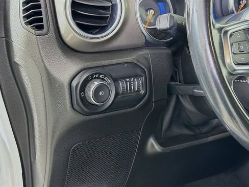 Used 2019 Jeep Wrangler Unlimited Sahara AWD/4WD image 10
