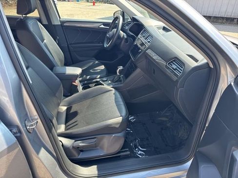 Used 2024 Volkswagen Tiguan SE image 13