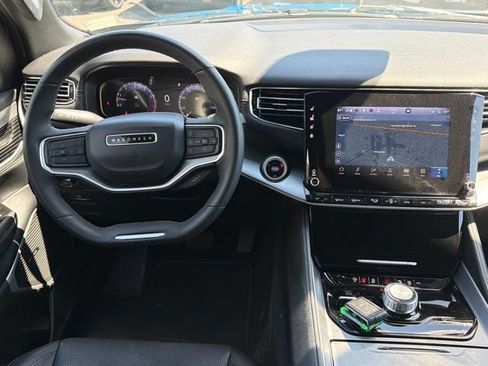 Used 2025 Jeep Wagoneer Series II AWD/4WD image 19
