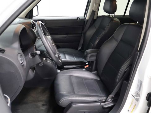 Used 2017 Jeep Patriot High Altitude AWD/4WD image 5