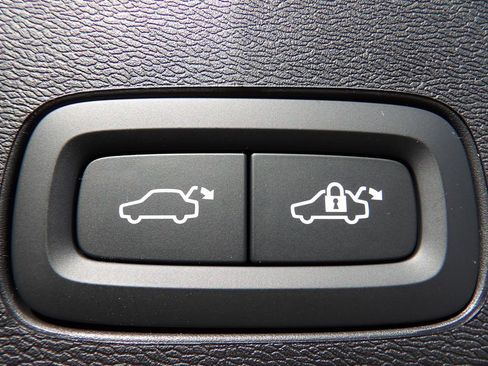 New 2026 Volvo XC60 B5 Ultra w/ Protection Package Premier image 27