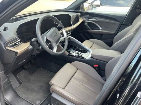 Used 2025 Audi Q5 Prestige w/ 20" Wheel Package AWD/4WD image 5