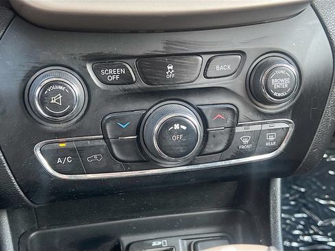 Used 2015 Jeep Cherokee Latitude AWD/4WD image 15