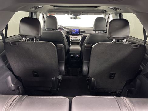 Used 2022 Ford Explorer XLT w/ Equipment Group 202A image 18