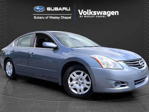 Used 2010 Nissan Altima 2.5 S FWD image 1