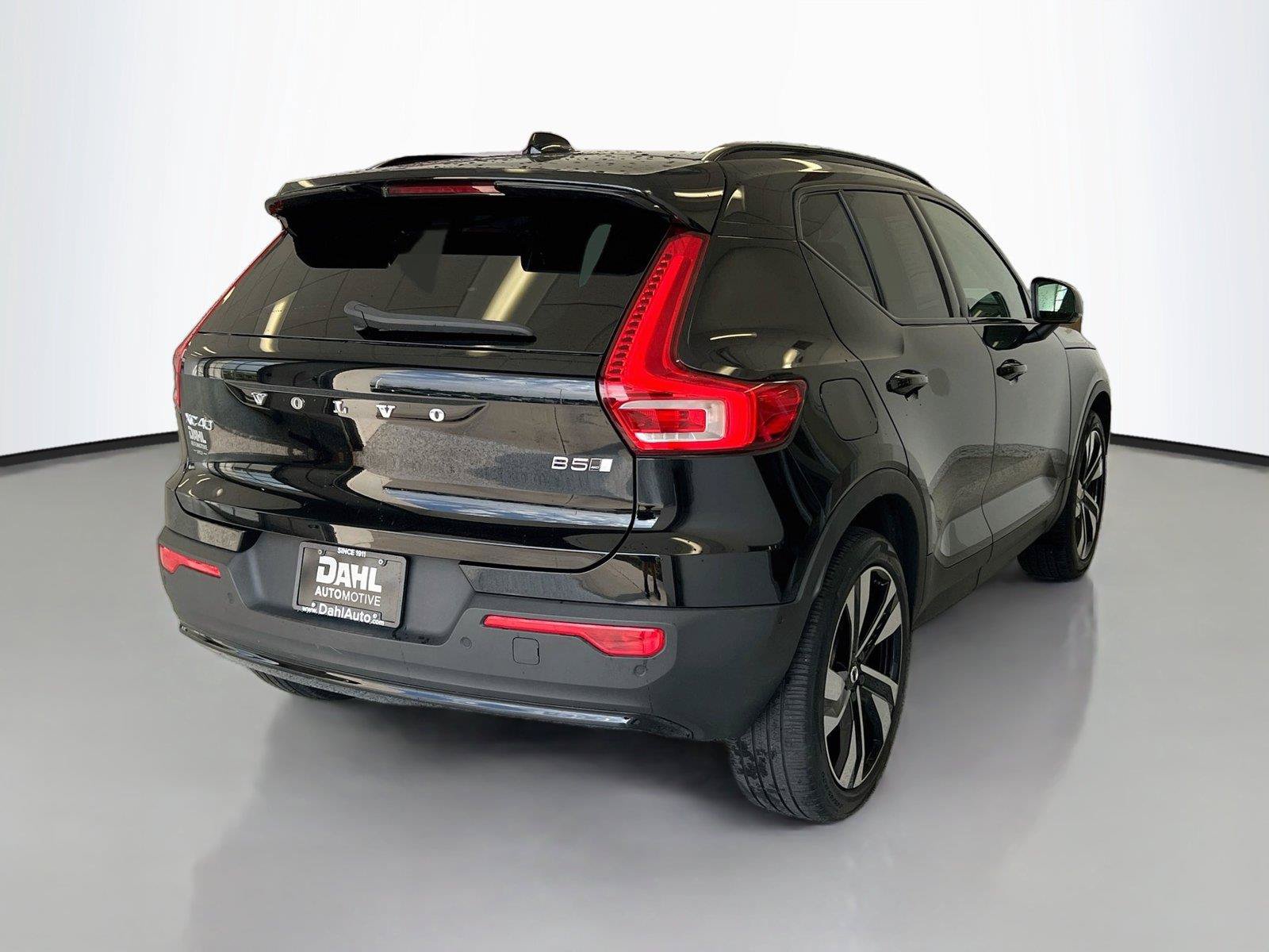 Used 2023 Volvo XC40 B5 Ultimate w/ Protection Package Premier AWD/4WD image 13