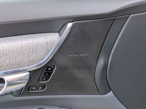 Used 2025 Volvo V90 B6 Cross Country Ultra image 13