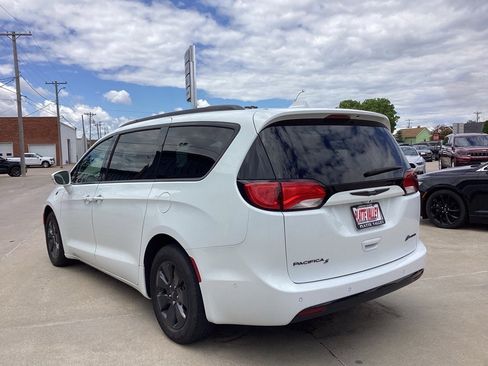 Used 2020 Chrysler Pacifica Limited w/ Advanced Safetytec Group image 4