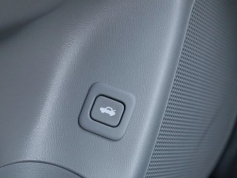 Used 2010 Hyundai Elantra GLS FWD image 25