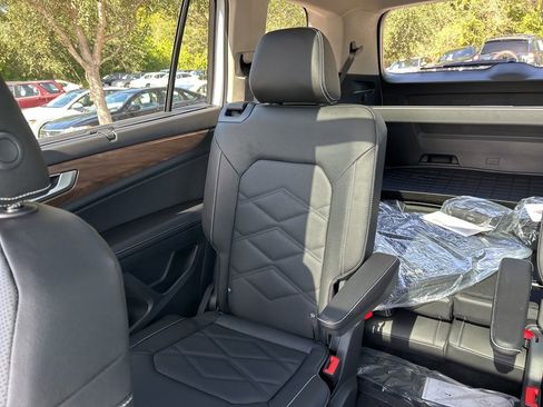 New 2026 Volkswagen Atlas SE image 12