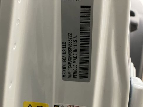 Used 2025 Jeep Wrangler Unlimited Rubicon image 30