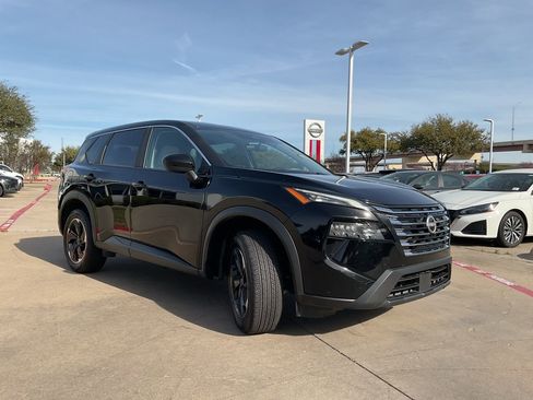 Used 2025 Nissan Rogue SV image 6