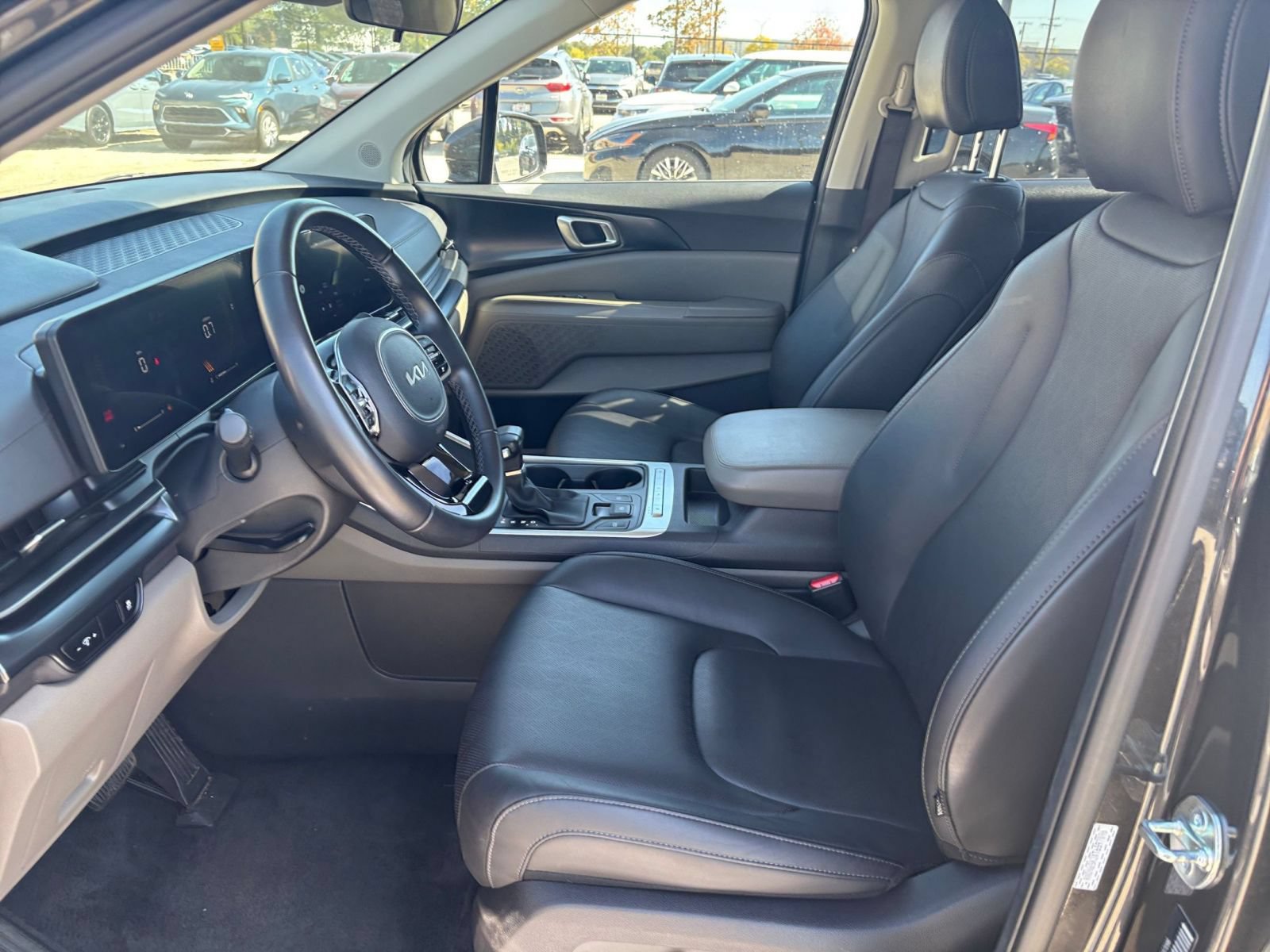 Used 2026 Kia Carnival FWD image 28