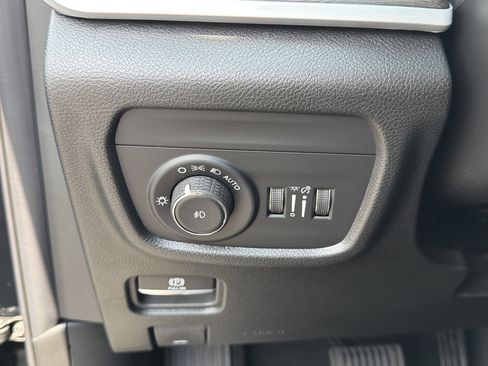 New 2026 Jeep Grand Cherokee Limited RWD image 39