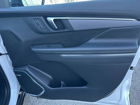 Used 2025 Buick Enclave Sport Touring image 39