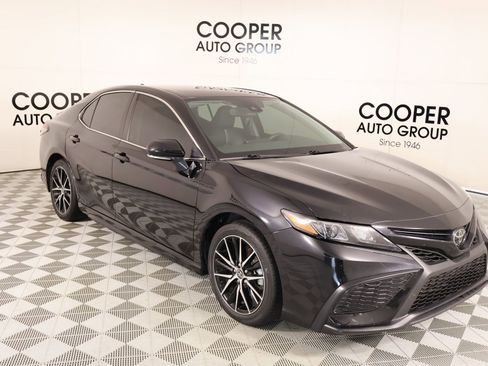 Used 2024 Toyota Camry SE w/ Convenience Package FWD image 1