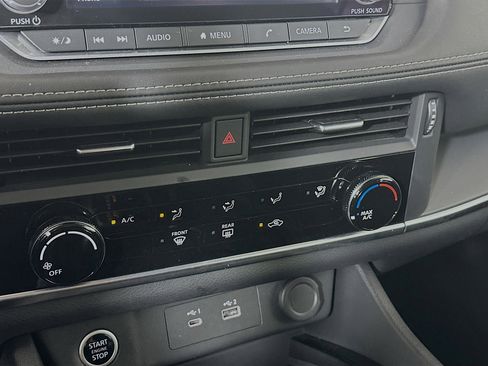 Used 2023 Nissan Rogue S image 22