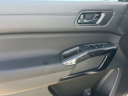 New 2025 Nissan Pathfinder SV w/ Black Appearance Package image 13