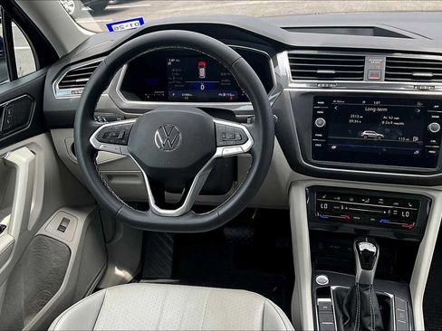 Used 2022 Volkswagen Tiguan SE AWD/4WD image 6