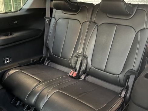 Used 2023 Jeep Grand Cherokee L Limited image 10