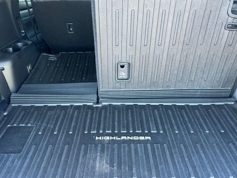 Used 2023 Toyota Highlander XLE w/ Protection Package #3 (TMS) image 16