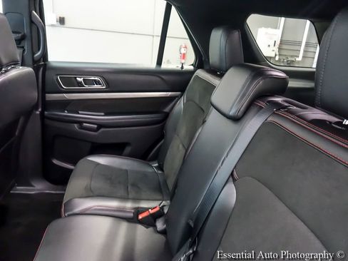 Used 2018 Ford Explorer XLT w/ Equipment Group 202A AWD/4WD image 15