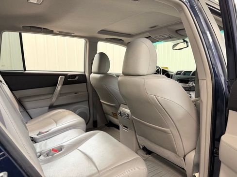 Used 2012 Toyota Highlander SE w/ Tow Pkg AWD/4WD image 32