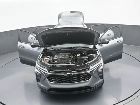 Used 2025 Chevrolet Trax RS w/ Driver Confidence Package image 61