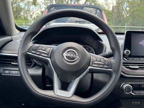 Used 2025 Nissan Altima 2.5 SV FWD image 27