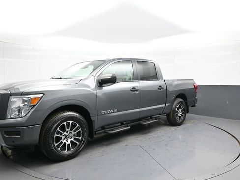 Used 2024 Nissan Titan SV w/ SV Convenience Package image 10