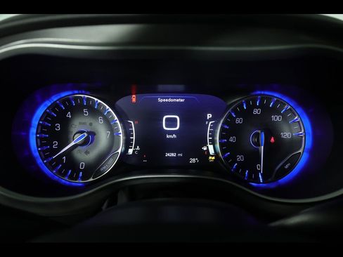 Used 2025 Chrysler Pacifica Select image 25