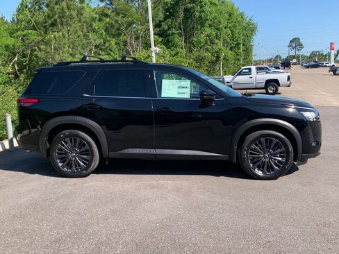 New 2026 Nissan Pathfinder SL FWD image 2