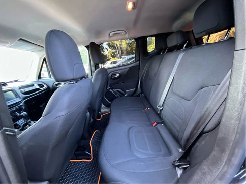 Used 2020 Jeep Renegade Latitude FWD image 12