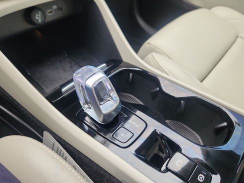 Certified 2023 Volvo XC40 B5 Plus w/ Driver Assist Package image 21