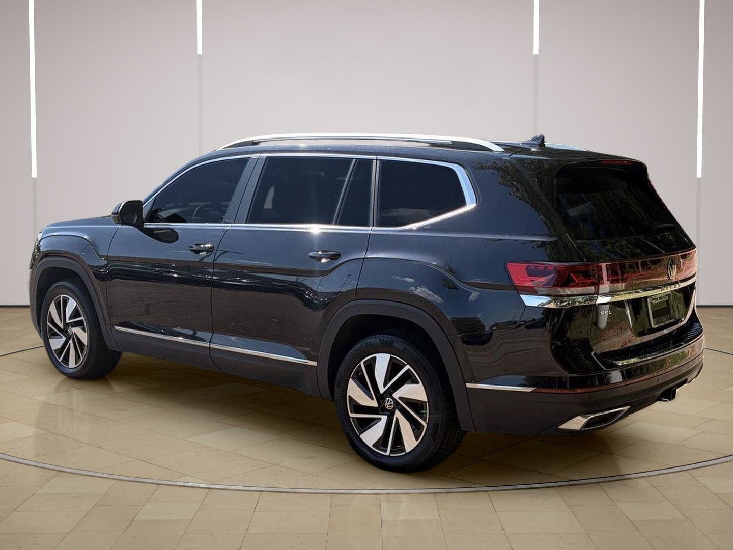 Used 2024 Volkswagen Atlas SEL AWD/4WD image 4