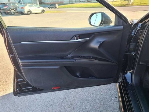 Used 2023 Toyota Camry SE image 14