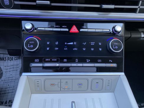 Used 2025 Hyundai Santa Fe Calligraphy AWD/4WD image 30