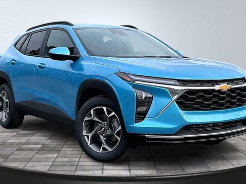 New 2026 Chevrolet Trax LT w/ Driver Confidence Package image 2