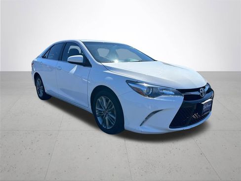 Used 2017 Toyota Camry SE image 5