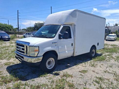 Used 2009 Ford E-350 and Econoline 350 Super Duty image 1