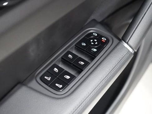 Used 2021 Porsche Cayenne AWD/4WD image 18