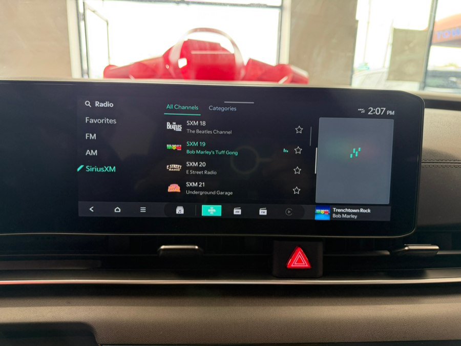 Used 2025 Kia Carnival EX FWD image 58