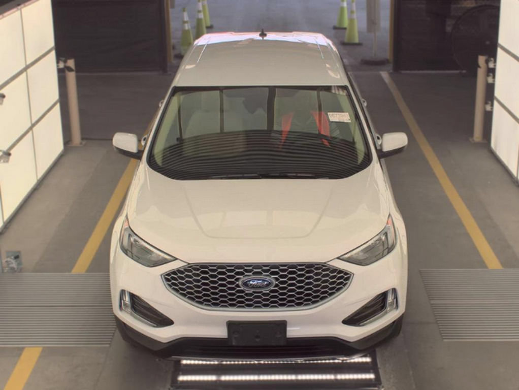 Used 2024 Ford Edge SEL w/ Convenience Package AWD/4WD image 3