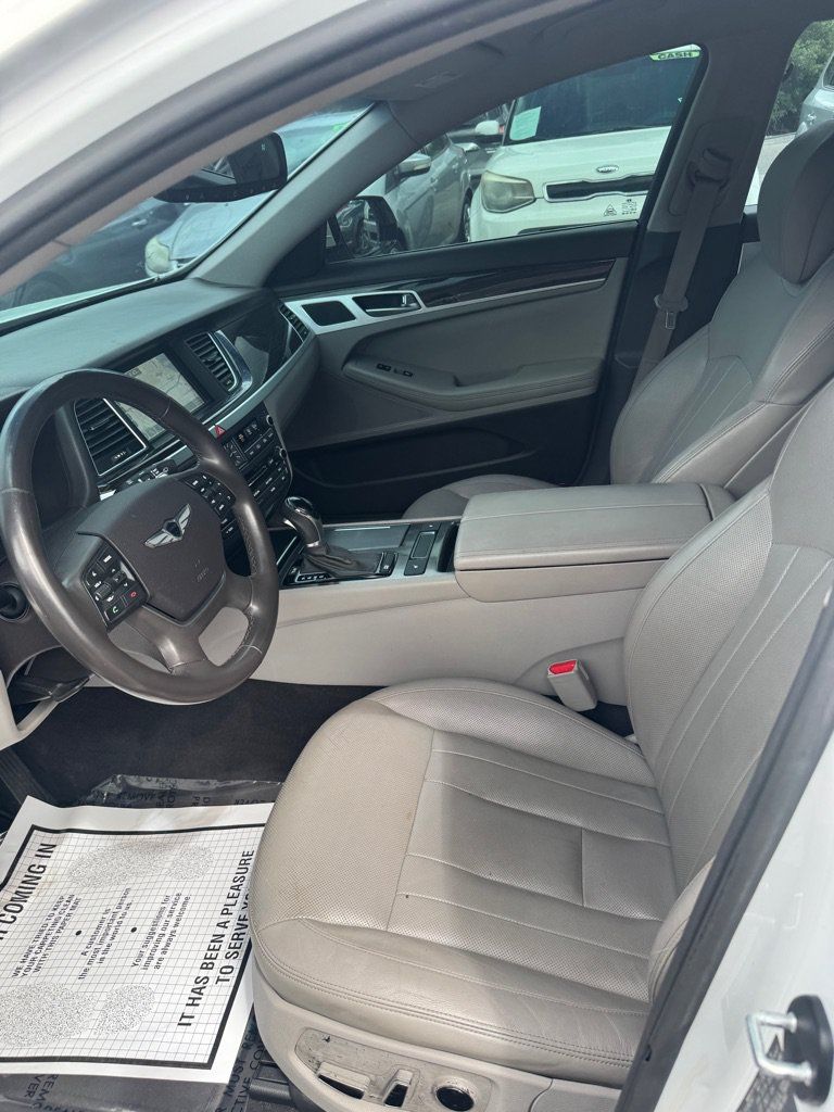 Used 2016 Hyundai Genesis 3.8 RWD image 7