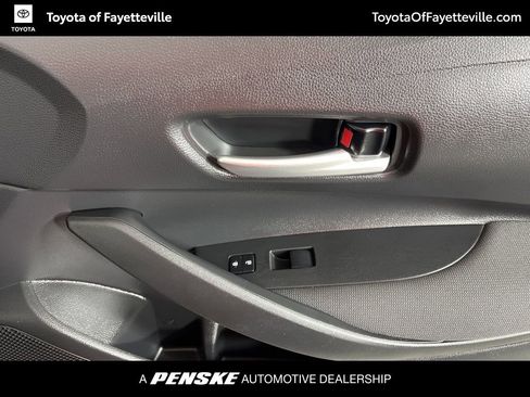 Used 2020 Toyota Corolla LE image 18