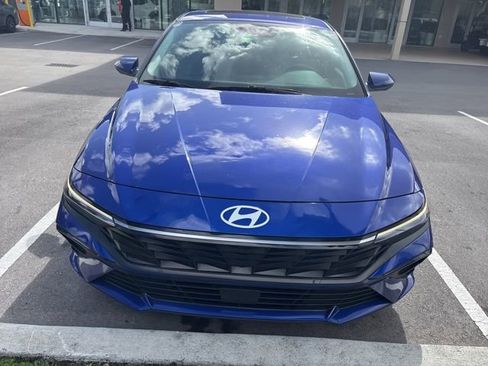 Used 2024 Hyundai Elantra SEL w/ Convenience Package image 2