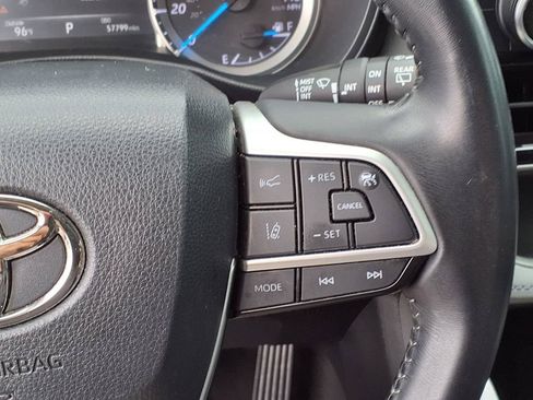 Used 2023 Toyota Highlander LE FWD image 33