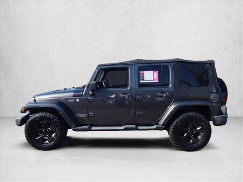 Used 2016 Jeep Wrangler Unlimited Sahara w/ Connectivity Group AWD/4WD image 9