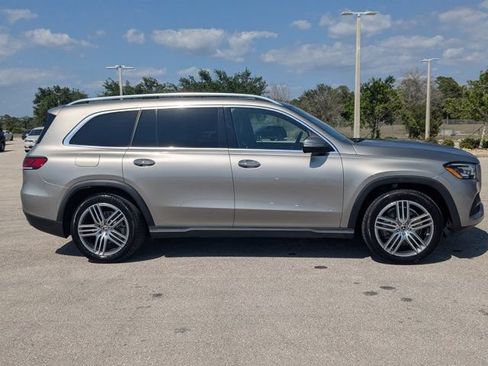 Used 2022 Mercedes-Benz GLS 450 4MATIC image 4
