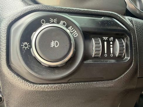 Used 2022 Jeep Wrangler Unlimited Sahara w/ Cold Weather Group AWD/4WD image 27